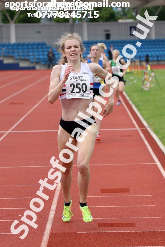 Senior womens 800 metres, Northern Senior and Under-20s Champs., SportsCity, Manchester. Photo: David T. Hewitson/Sports for All Pics